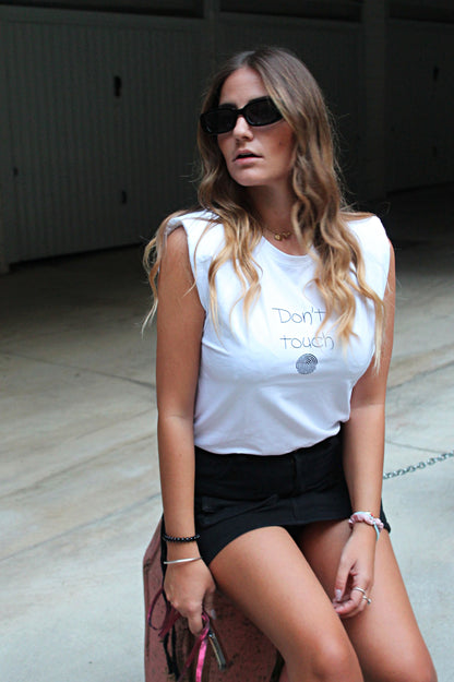 Ne touche pas au t-shirt